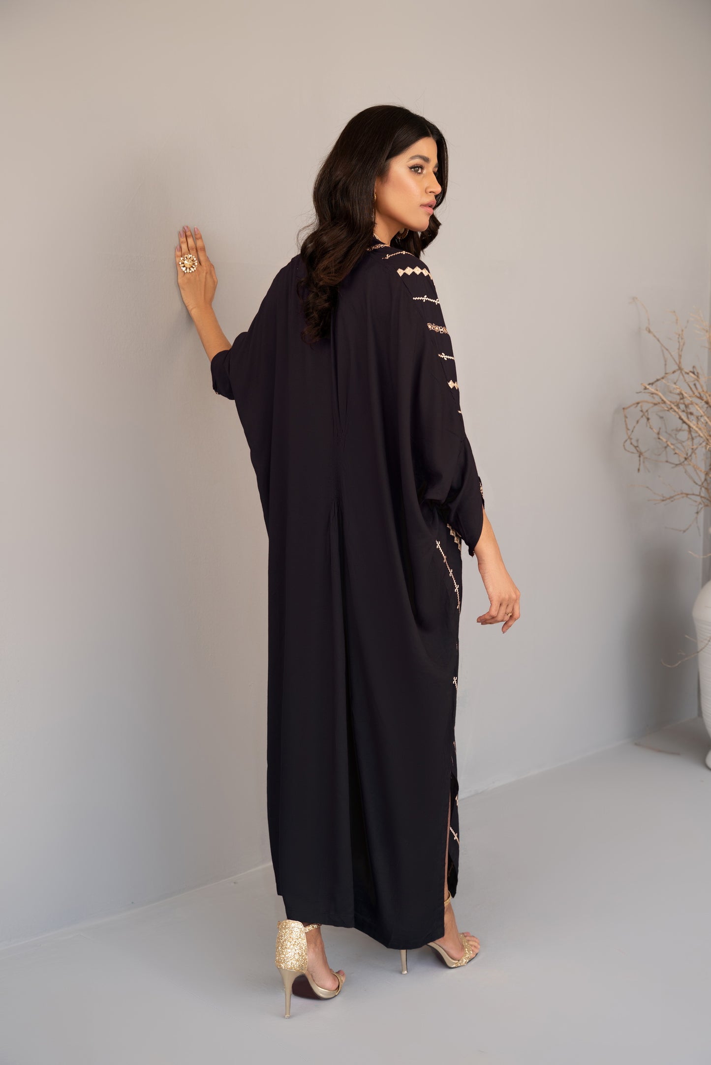 Siah Rang-e-Naz- Kaftan - By Joray.pk