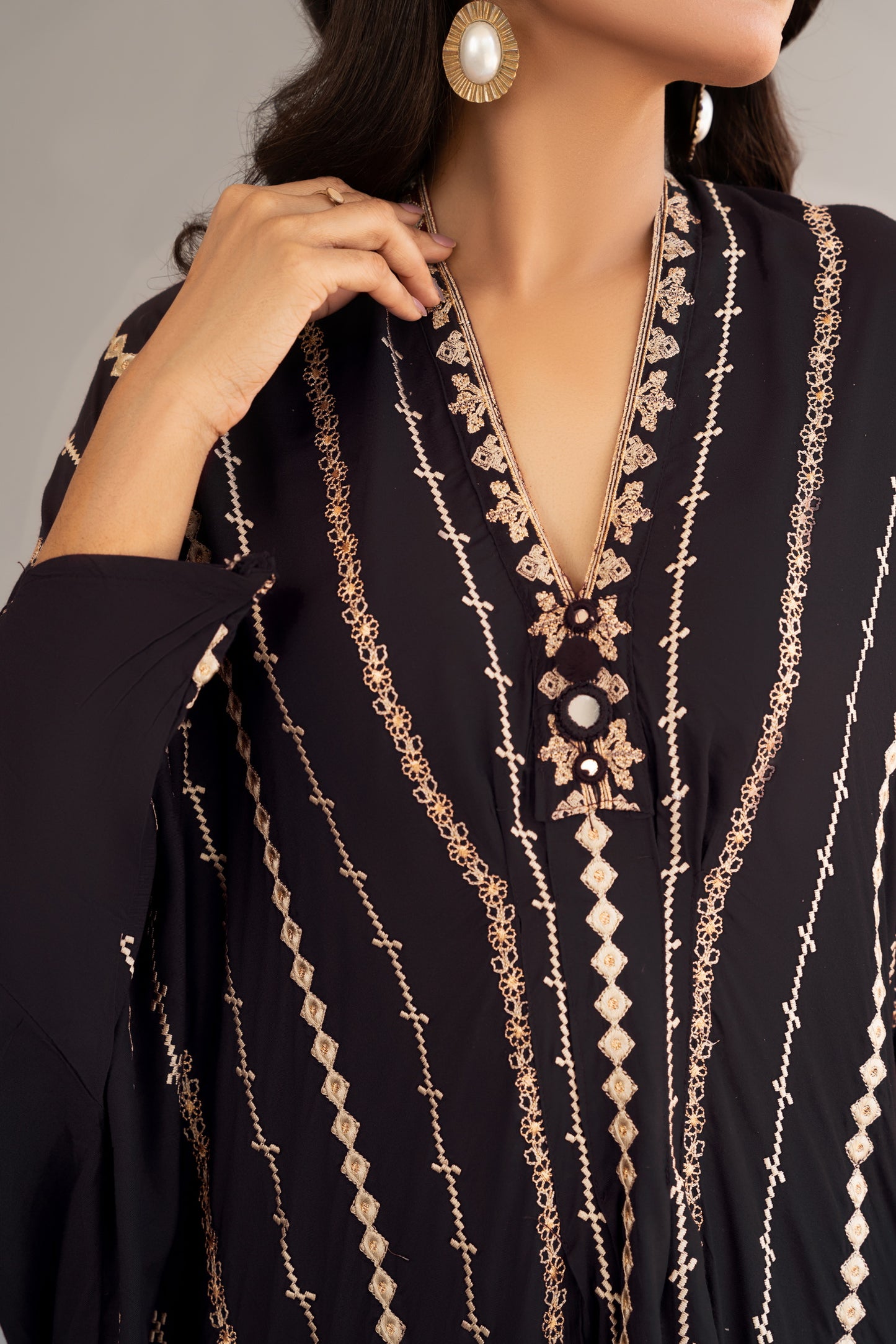 Siah Rang-e-Naz- Kaftan - By Joray.pk