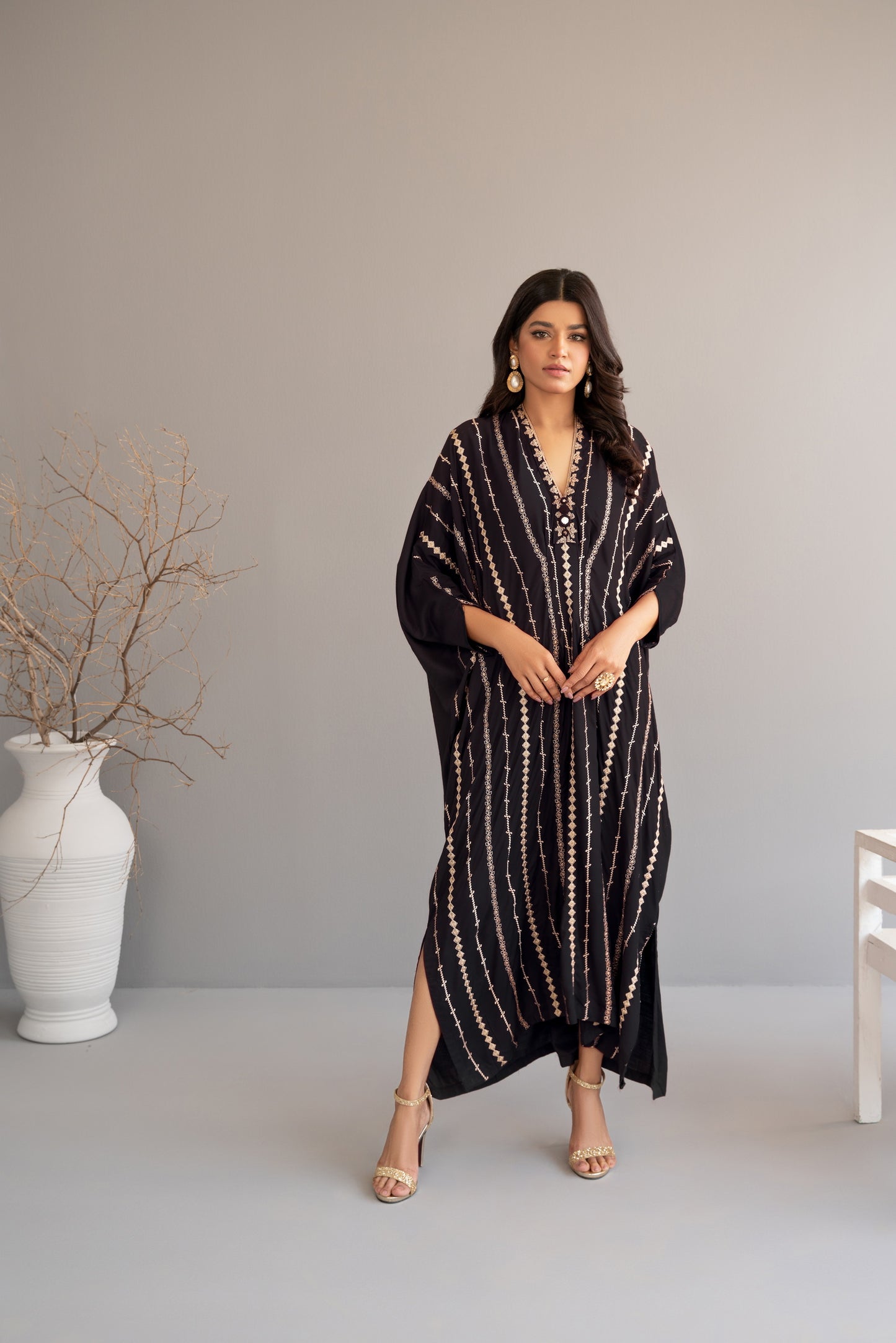 Siah Rang-e-Naz- Kaftan - By Joray.pk